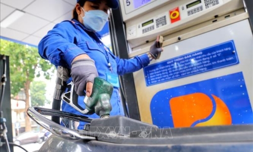 Giá xăng, dầu cùng tăng